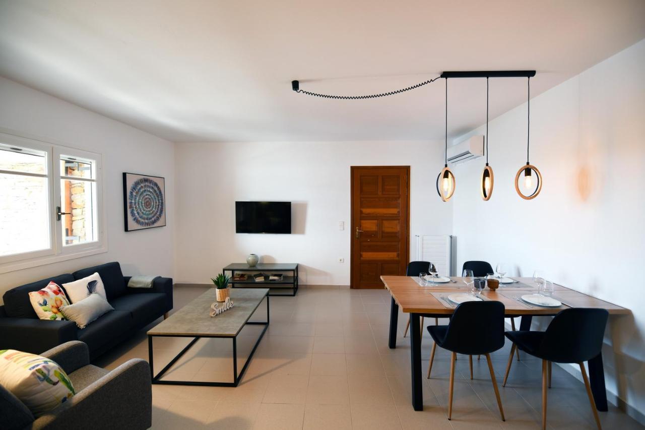 Amazing 2 Bedroom Apartment Overlooking The Marina Of Vourkárion מראה חיצוני תמונה