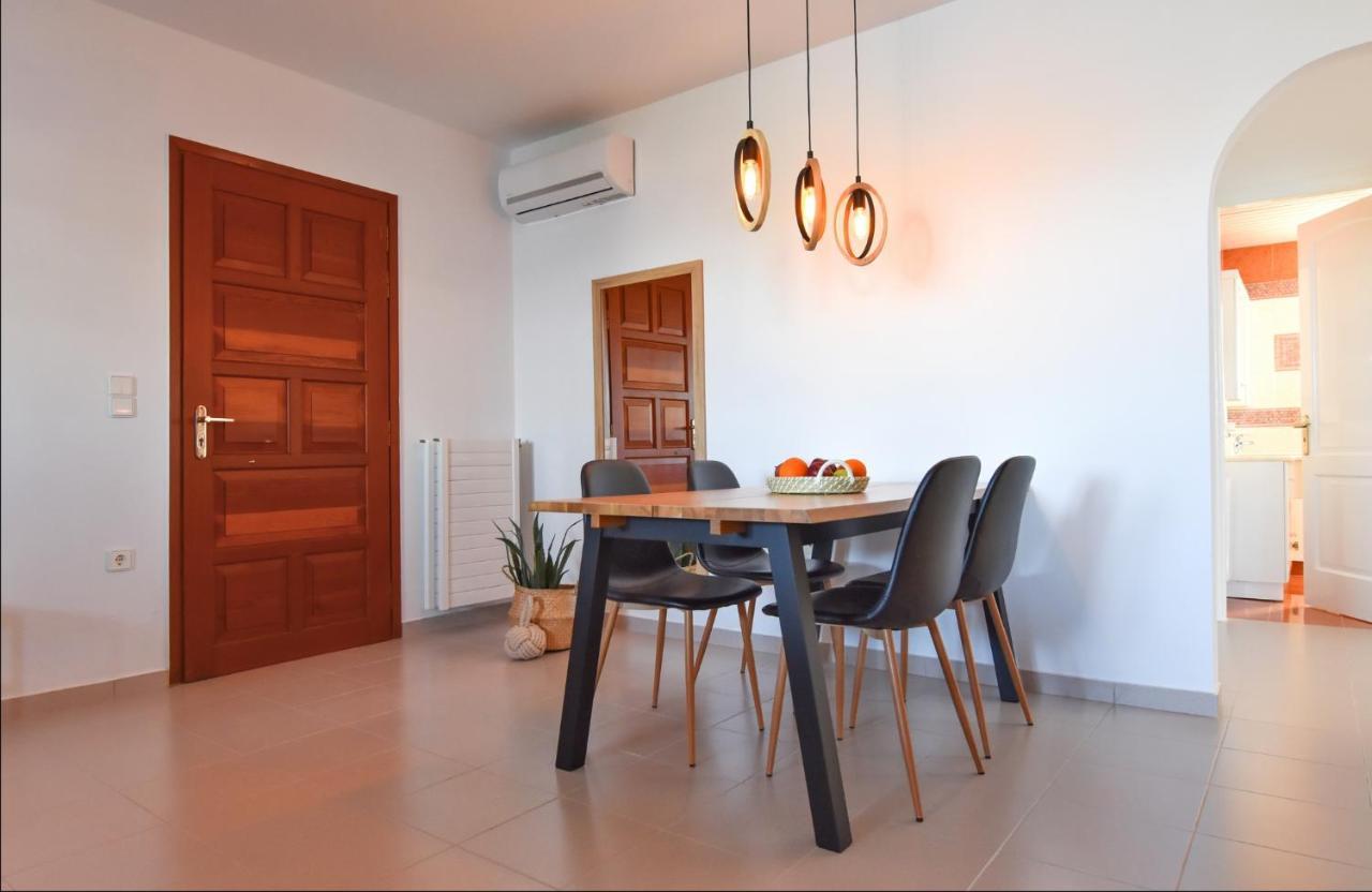 Amazing 2 Bedroom Apartment Overlooking The Marina Of Vourkárion מראה חיצוני תמונה