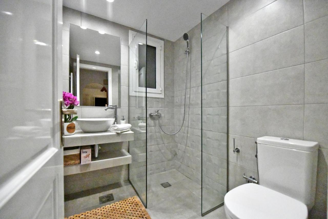 Amazing 2 Bedroom Apartment Overlooking The Marina Of Vourkárion מראה חיצוני תמונה